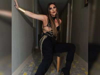 Yüzüne sperm sürdüğünü itiraf etmişti: Selen Görgüzel'in çılgın dansı alay konusu oldu!