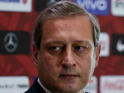 Galatasaray Başkanı Burak Elmas'ı Odasına Böcek Koyup Dinlemişler!