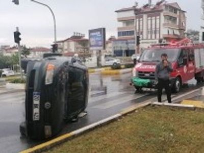 Kaza Yapan Sürücü Kırmızı Işıkta Geçtiğini Kabul Etmedi