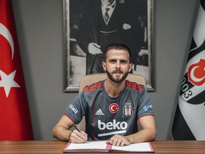 Beşiktaş'ın Yeni Transferi Miralem Pjanic ve Ronald Koeman Arasında Gerilim Artıyor!