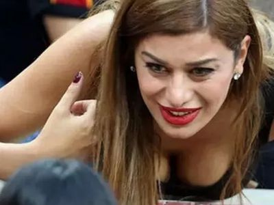 Futbolcu eşi için podyumları bırakan Ebru Şancı'dan olay pozlar: Kocan çok şanslı!