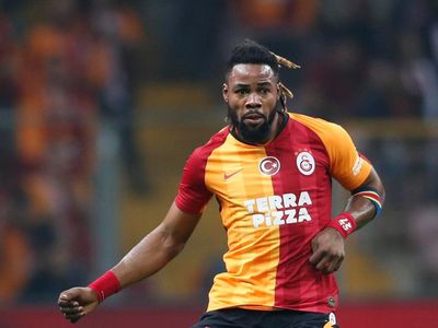 Galatasaray Yönetimi Christian Luyindama’yı Trabzonspor’a Önerdi!
