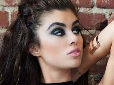 Ünlü model sokakta çırılçıplak yürüdü! Bir gören bir daha baktı o anlarını takipçilerinin beğenisine sundu