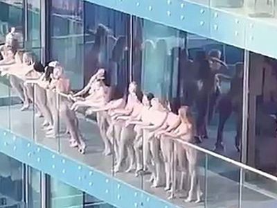 Dubai'de Çıplak Fotoğraf Çekimi Krizi!
