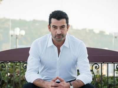 Ünlü oyuncu Kenan İmirzalıoğlu’nun abisi Derviş İmirzalıoğlu ile benzerliği olay oldu! Görenler hangisi Kenan bilemedi