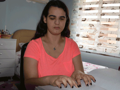 Antalya'da Görme Engelli Kız Hukuk Fakültesinden Mezun Oldu