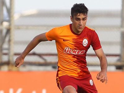 Galatasaray taraftarları altyapıdaki Eren Aydın'ın, Fenerbahçeli Arda Güler gibi değerlendirilmemesini eleştirdi!