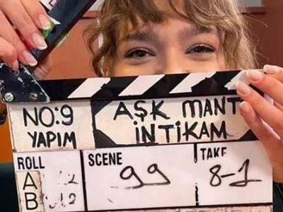 Ünlü oyuncu Melisa Döngel’de sosyal medya akımına uydu: Üstsüz fotoğrafını paylaşınca olanlar oldu
