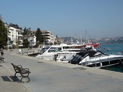 Bebek sahilde rezil anlar! Yabancı uyruklu şahıs çırıl çıplak güneşlendi, başımıza taş yağacak