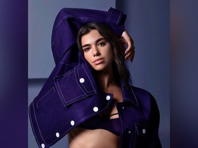 Ünlü şarkıcı Dua Lipa bikinisiyle herkesi şaşırttı