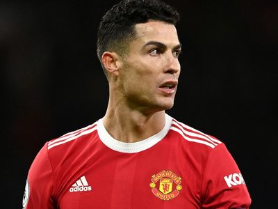 Dünyaca ünlü futbol yıldızı Cristiano Ronaldo estetiklere doymuyor! Ünlü futbolcu bu kez cinsel organını büyüttü!