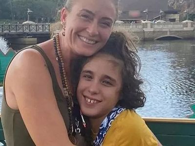Canlı yayında duygusal anlar! Ceyda Düvenci'yi ağlatan soru: Kızı Melisa ile ilgili...