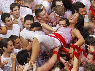 Dünyanın En İlginç Festivalinde Kadınlara Yaptıklarına Akıl Sır Ermiyor