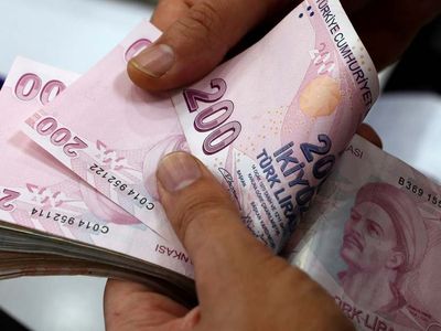 Herkesin beklediği ikinci asgari ücret zammı geliyor mu? Ünlü siyasetçi ağzından kaçırdı