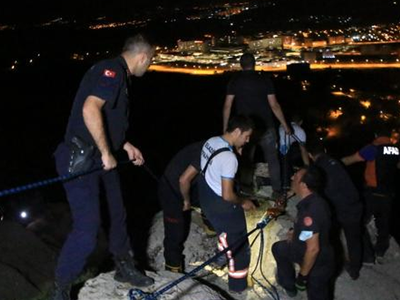 Elazığ’da Uçurumun Eşiğinde Kalan Kadın İçin Film Sahnelerini Aratmayan Bir Operasyon Düzenlendi