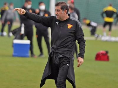 Göztepe'de Ünal Karaman İle Yollar Ayrıldı!