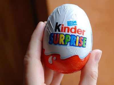 Kinder sürpriz yumurtalar neden toplatılıyor? Sürpriz yumurtalardan virüs mü bulaşıyor? Ünlü şirketten salmonella virüsü uyarısı