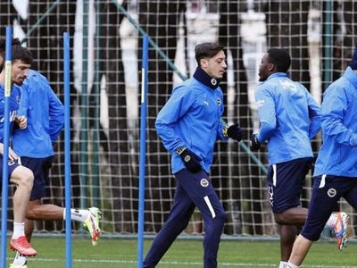 Fenerbahçe'ye Altay Bayındır'dan Sevindiren Haber Geldi!