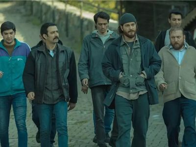 Netflix'in yeni Türk dizisi Kübra'ya eleştiri yağmuru: Çağatay Ulusoy Hasan Mezarcı oldu!