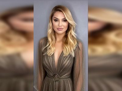 Estetikleriyle gündeme gelen Songül Karlı'dan cüretkar pozlar: Kalça estetiği sonrası süper minisiyle paylaştı!