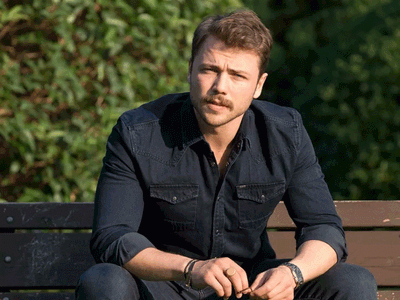 Tolga Sarıtaş Kimdir?