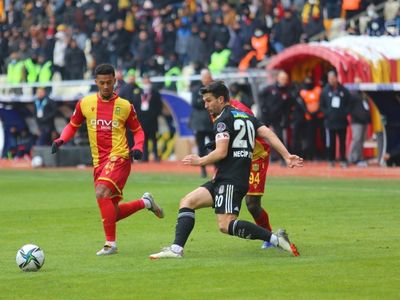 Nihat Kahveci'den Önder Karaveli Hakkında Şaşırtan İddia!