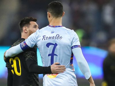 Ronaldo Messi'ye fark attı: 2023'ün en çok kazanan futbolcuları belli oldu