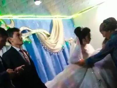 Allah kocanın hayırlısını ve akıllısını versin! Damat herkesin içinde öyle bir sebep için geline vurdu ki, davetliler şok geçirdi