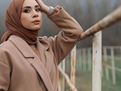 Bu nasıl Müslüman böyle! Tesettür giyimin yüzü olan Ebru Sever Türk önce açıldı sonra saçıldı