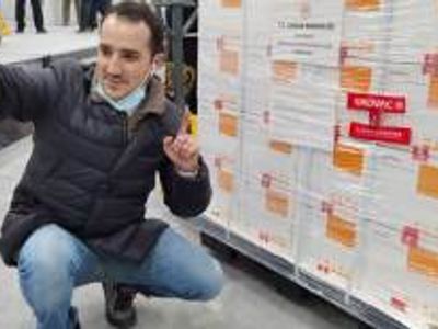 Çin Aşılarını Fotoğraflayan TRT Muhabirinden İlaç Firması Detayına Vurgu!