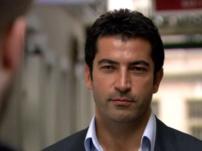 Kim Milyoner Olmak İster'in sunucusu Kenan İmirzalıoğlu askerlik fotoğraflarıyla gündem oldu! Gören tanıyamadı!