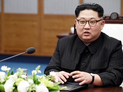 Çılgın Diktatör Kim Jong-un Halkın Önünde Yine Bir Can Aldı
