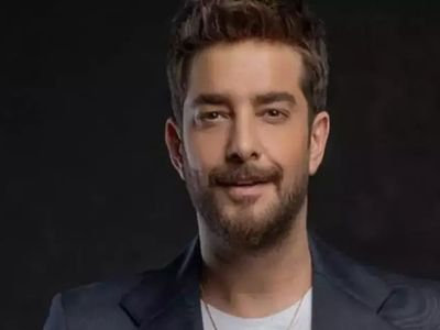 Enis Arıkan yaşça küçük genç oyuncuyla samimi pozları! İşte ortak yaptırdıkları o dövmenin anlamı...