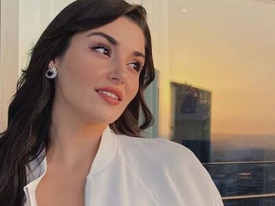Hande Erçel kendisini ifşa etti! Yanlışlıkla paylaştığı fotoğrafta Erçel'in her yeri göründü 'Silmekte geç kaldın Hande gördük her yerini'