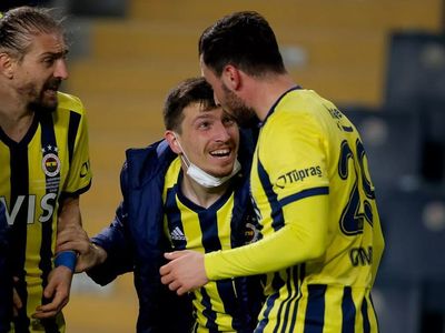 Yıldız Futbolcunun Menajerinden Fenerbahçe Yönetimine Sert Sözler!