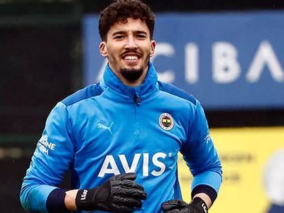 Fenerbahçe, Altay Bayındır'ın iç transferinde anlaşmayı sağladı!