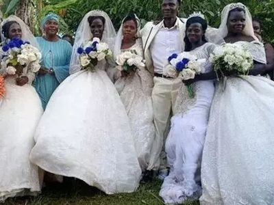 Uganda'da akıllara zarar düğün! 7 kadınla aynı anda dünyaevine girdi