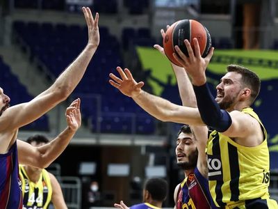 Fenerbahçe Beko - Barcelona Maçı Sonrası Ali Koç İle Taraftarlar Arasında Tansiyon Yükseldi!