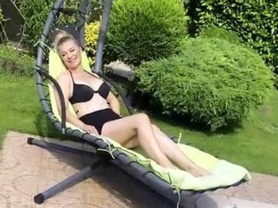 Songül Karlı'dan Havuz Sefası! Siyah Bikinisiyle Mest Etti