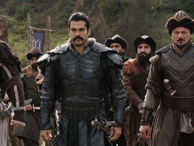 Burak Özçivit Diziden Kovuluyor mu? Sette Yaşanan Kavga Mahkemede Hapis Cezasına Dönüyor İşte O Olay!