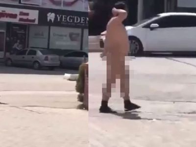 Şener Şen'in filmi gerçek oldu! Bir 'Çıplak Vatandaş' olayı da Kahramanmaraş'da yaşandı salına salına sokakta dolaştı 'Gözlerim kanıyor...'