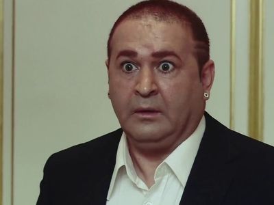 Şafak Sezer kimdir?