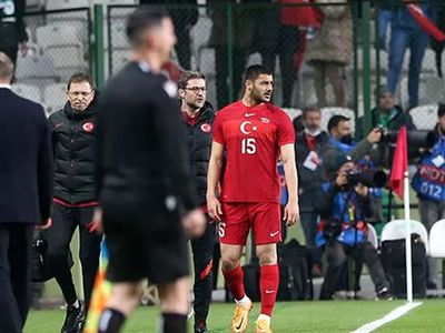 A Milli Takım'ın yıldızı Ozan Kabak uzun süre forma terletemeyecek!