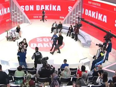 Müge Anlı'da Polisler Stüdyoya Geldi