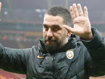 Galatasaraylı Arda Turan'ın Garsona Karşı Davranışı Gündem Oldu!