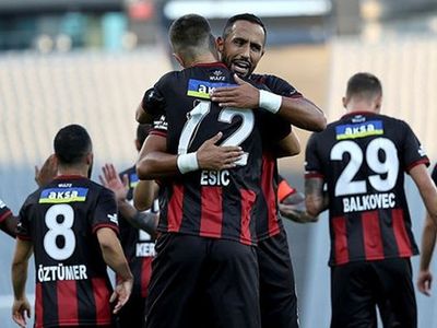 Karagümrüklü Mehdi Benatia Futbolu Bırakma Kararı Aldı!