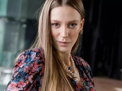 Serenay Sarıkaya ortalığı yaktı geçti! Sevgilisinin gözü önünde yaptığı kalça dansı ağızları açık bıraktı