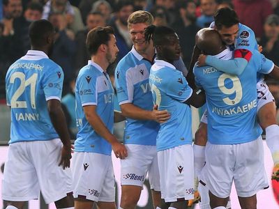 Trabzonspor'un Karagümrük Maçında Bakasetas'ın ve Marek Hamsik'in Oynamasıyla İlgili Önemli Gelişmeler Var!