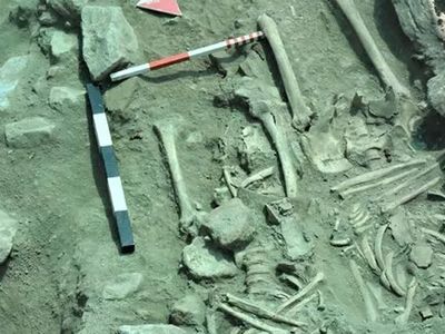 İzmir’de skandal görüntüler! Kiliseyi kazıdıkça fışkıran şeyler akıllara durgunluk verdi: ‘Hepsi üst üste!’