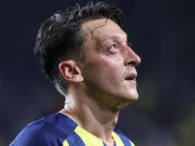 Fenerbahçe'de Mesut Özil Endişesi Yaşanıyor!